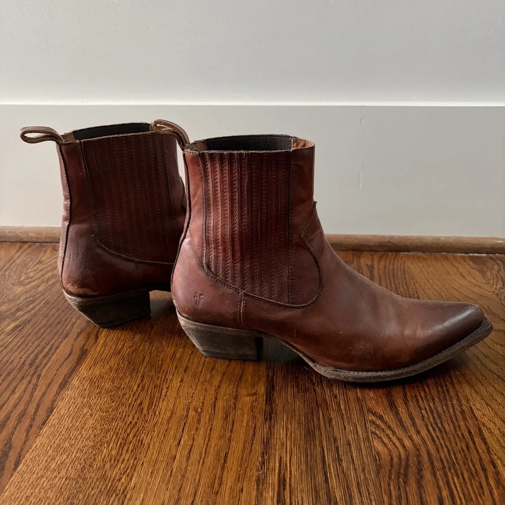 Frye Brown Leather Ankle Boots - Classic Western Chelsea Style - Picture 3 of 5